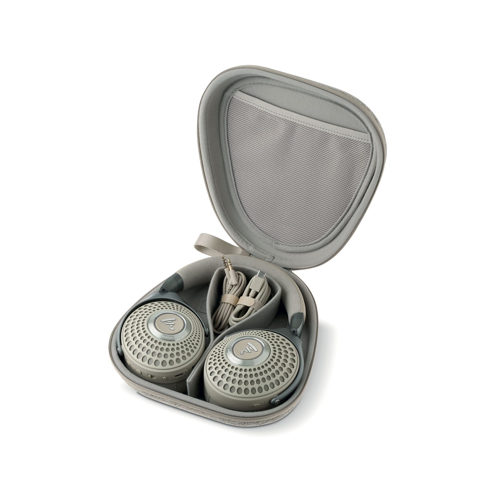 Focal BATHYS wireless ANC headphones Dune In case and wires