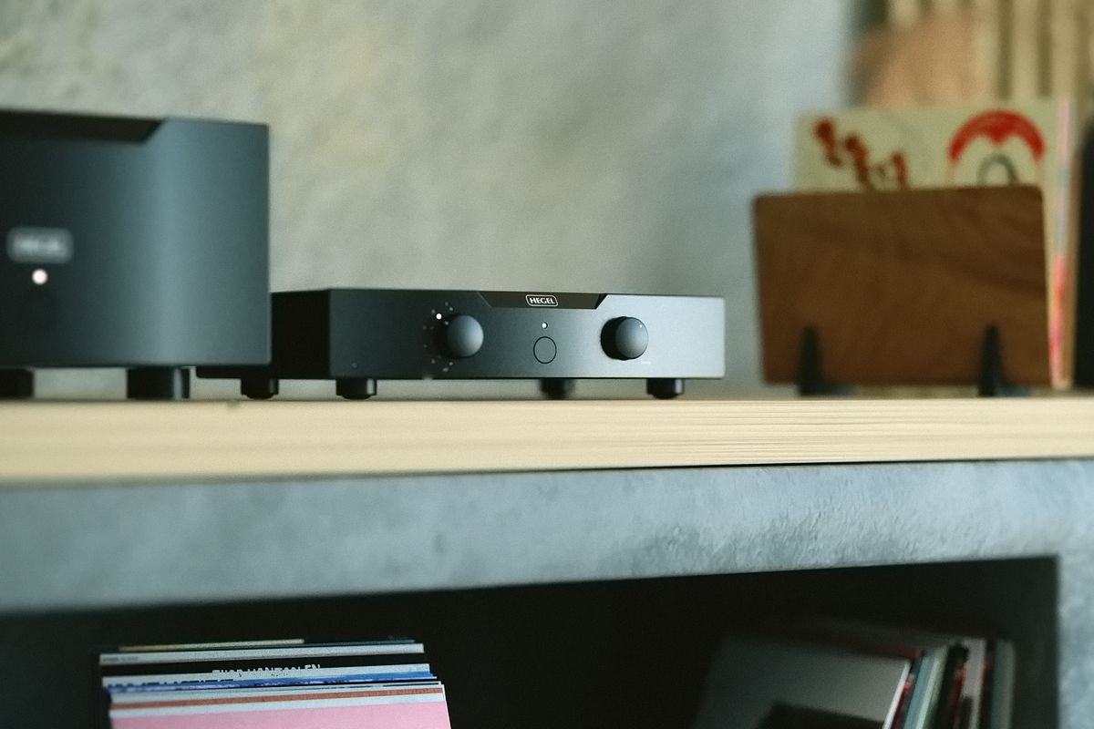 Hegel P30a On Table